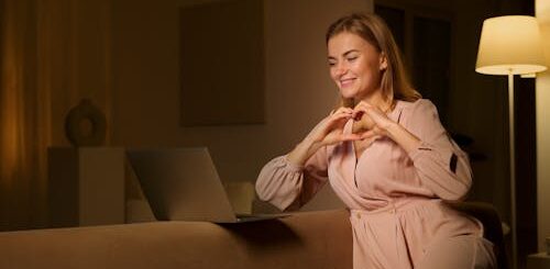 Sign up on Date.com for free